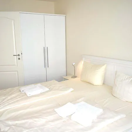 Haus Am Nr 05 아파트 닌도르프